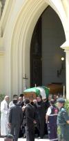 El templo acogió la ceremonia religiosa después de que la capilla ardiente se cerrara al público tras recibir la visita de miles de personas.