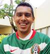 23. Luis Ernesto Pérez Gómez.

Edad: 25 años.
Nacimiento: 12/ene/1981 en México, D.F.

Estatura y peso: 1.68 mts/ 64 kgs.
Fecha de debut con el Tri:17/nov/1998.
