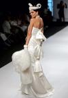 La modelo argentina Martina Klein, luce un vestido de novia de Jesús Peiró.