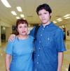 03072006 
Sayra Acevedo y Nasdrim Velásquez viajaron a Canadá, los despidió la familia Velásquez.