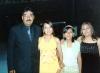02072006 
Rocío Araceli Candelas Reyes, el día de graduación de preparatoria acompañada por sus papás, Jorge Candelas y Martha Reyes y su hermana Martha Alicia.