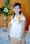 02072006 
laura Elena Argüelles de Rodríguez, acompañada por las organizadoras de la fiesta de canastilla que le prepararon en honor del bebé que espera