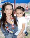 09072006 
Claudia Mijares de Ayala junto a su pequeña Pamela.