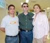 10072006 
Mariana del Castillo y Lina de Del Castillo, viajaron a Cancún, los despidió Rafael del Castillo.