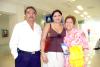 12072006 
Ana Saldaña y la señora Saldaña viajaron a la Ciudad de México.