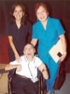 12072006 
Toño junto a Patricia Tobías y la señora Pecky Webb.