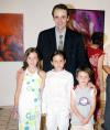 16072006 
Eric Lahille y sus hijos Diego, Alicia y Claudia Lahille
