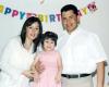 17072006 
Nicole Valeria Villarreal celebró su cumpleaños junto a sus papás, Claudia Rodríguez y Carlos Villarreal.