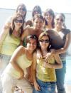 23072006 
Carmen Suárez Romero acompañada de un grupo de amigas en su fiesta de despedida.