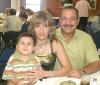 31072006
Rocío y Rogelio Sada con su hijo Rogelio.
