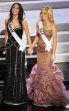 El cantante y actor puertorriqueño Carlos Ponce y la presentadora de 'Access Hollywood' Nancy O'Dell llevaron las riendas de la ceremonia, que contó además con la actuación del cantante boricua Chelo.