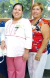 02082006
Yadira Cruz de Rojas en compañía de Leticia Prieto, quien le organizó una fiesta de regalos en honor del bebé que espera.
