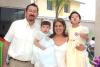 08082006
Como una princesa festejó su tercer cumpleaños, Karen Cabrales Lozano, la acompañan sus papás Roberto Cabrales Hamabata y Lorena Lozano de Cabrales.