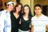 09082006
Marcela Ibáñez Méndez acompañada por un grupo de amigas, en la despedida de soltera que le organizaron por su próxima boda con Antonio Soto Chávez.