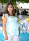 10082006
Norma Pérez de Ruelas espera el nacimiento de su tercer bebé, motivo por el cual recibió muchos obsequios en la fiesta de canastilla que le ofreció Martha de Ruelas.