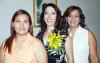 06082006 
Consuelo Jiménez Puentes disfrutó de una fiesta de despedida de soltera que le fue ofrecida por Claudia Rodríguez y Desireé Ehrenzweig.