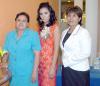 13082006 
Diana Hernández Rosales junto a su mamá Gregoria Rosales Villa y su suegra, Coly Rodríguez Torres.