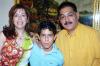 20082006
Thomas Ramírez González acompañado por sus papás, Thomas y Gina.