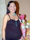 20082006 
Gina Holguín de Cruz fue festejada con una reunión de canastilla.