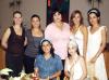 23082006 
Valentina con su mamá Lucía y sus tíos Chuy, Elías, Diego, Daniela y Mariana.
