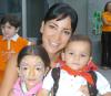 27082006
Ana Lucía Monárrez de Torres, con sus hijos Isabela y Jorge Torres.