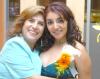 27082006
Georgina Zarzoza Carrillo con su mamá, María Eugenia Carrillo de Zarzoza, anfitriona de su despedida de soltera.