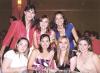 28082006
Gaby acompañada de Anabel, Cris, Marisol, Genny, Valeria y Cecy en su festejo.
