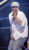 Kevin Federline, esposo de Britney Spears, puso punto final a la presentación de los galardones Teen Choice Awards con una versión muy movida de su sencillo 'Lose Control'.