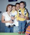 03092006 
Jorge Emmanuel Sosa González acompañado por sus papás, Jorge y Nadia.
