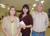 06092006 
 Ileana viajó al DF la despidieron Luis Dugay y Juanita de Dugay