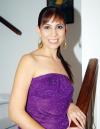 06092006 

 Georgina Zarzoza Carrillo captada en la fiesta de despedida que se le ofreció en días pasados