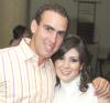 08092006 
Rocío Cabranes Pruneda junto a Manuel Villegas Camil se casarán en fecha próxima.