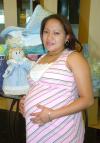14092006

Lupita Ramírez disfrutó de una fiesta de regalos en honor del bebé que espera, que le ofrecieron Lily Ramírez y Karina de Ramírez.