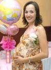 20092006

Anel Trasfí de Gutiérrez, captada en la fiesta de canastilla que se le ofreció en honor del bebé que espera.