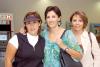 22092006 
Norma, Martha e Irma Fajer despidieron a Katia Grageda, quien viajó a España.