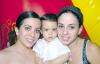 22092006 
Luis Torres con su mamá, Ana Tere y su tía Lorena.