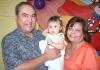 21092006
Fernando Jaime y Elba de Jaime con su nieta Luciana Jaime
