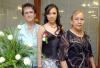 23092006 
 Karina Salazar fue despedida de su vida de soltera junto a su mamá y su suegra