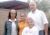 26092006

Rodolfo Díaz Flores acompañado de sus hijas Patricia, Marifer y Ana Patricia Díaz Flores