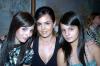 27092006
Mary Pily Cabranes de Ortueta en compañía de sus hijas Paola y Andrea.