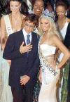 La checa Tatana Kucharova fue elegida
Miss Mundo 2006 en Varsovia, al término de una votación mixta de
un jurado y telespectadores de unos 200 países. Se trata del primer título de Miss Mundo que recibe una representante de la República Checa,
en este concurso internacional que celebró su 56 edición.