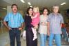 02102006
Margarita y Rebeca viajaron a Tijuana, las despidió la familia Esquivel.