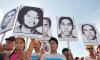 Familiares de los cubanos muertos en el atentado a un avión comercial ocurrido el 6 de octubre de 1976 frente a las costas de Barbados exigieron justicia durante un acto celebrado en el cementerio Colón de La Habana.