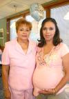 07102006 
 Mercedes Gutiérrez de González disfrutó de una linda fiesta de canastilla que le ofreció Mariana Duéñez de Batarse por el futuro  nacimiento de su segunda bebita