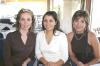 09102006
Berenice Valenzuela de Orozco, acompañada por Verónica de Siller y Cinthya Arredondo de Pámanes, el día que festejó su cumpleaños.