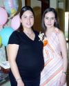 05102006
Maribel Venegas de Padilla en compañía de su mamá, Mary Morgan, quien le organizó una fiesta de regalos en honor del bebé que espera.