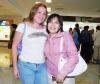 09102006
Procedentes de la Ciudad de México, llegaron Norma Mateos y Gisela Gámez.