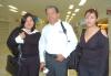 10102006
Manuel Rodríguez, Patricia Echeverría y Adely viajaron a Cuernavaca y los despidió Mayela Echeverría.