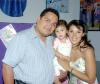 08102006 
Donaldo Ramos y Pilar Lavín festejaron a su hija Ana Paola Ramos Lavín.