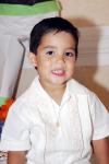 08102006 
El pequeño Alejandro Silveyra Goray cumplió tres años de vida y su mamá, Belem Silveyra lo festejó.